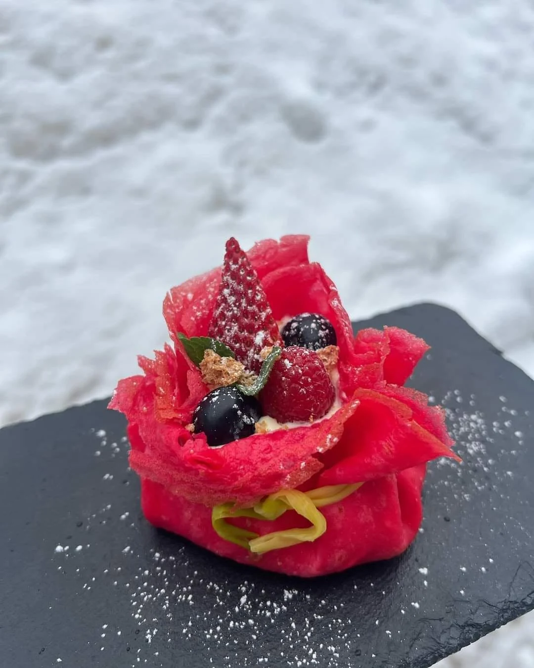 Dessert con frutti di bosco pubblicato da Hotel Azola