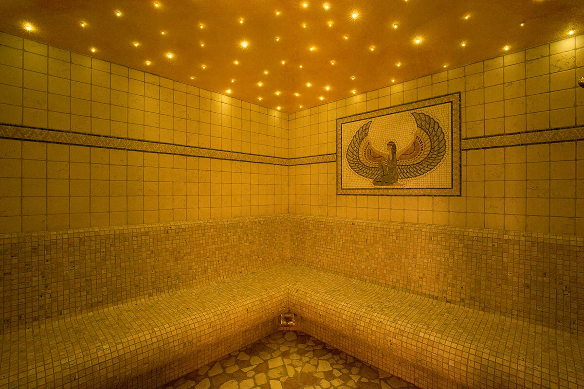Bagno turco con soffitto luminoso
